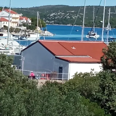 Lavanda - Free Parking And Grill