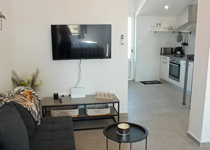 Lavanda - Free Parking And Grill * Jezera