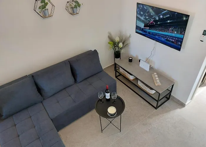 Lavanda - Free Parking And Grill