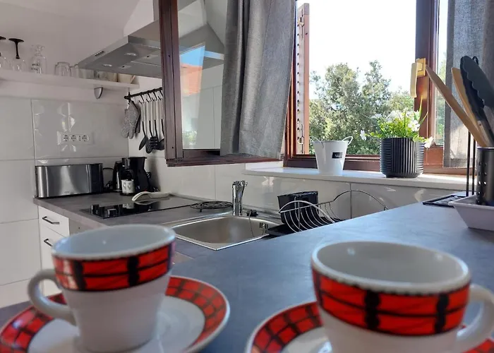 Lavanda - Free Parking And Grill