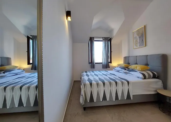 Lavanda - Free Parking And Grill