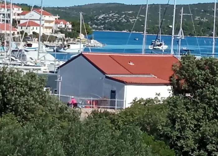 Lavanda - Free Parking And Grill