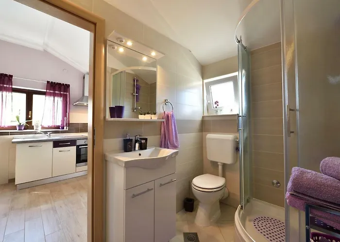 Lavanda - Free Parking And Grill